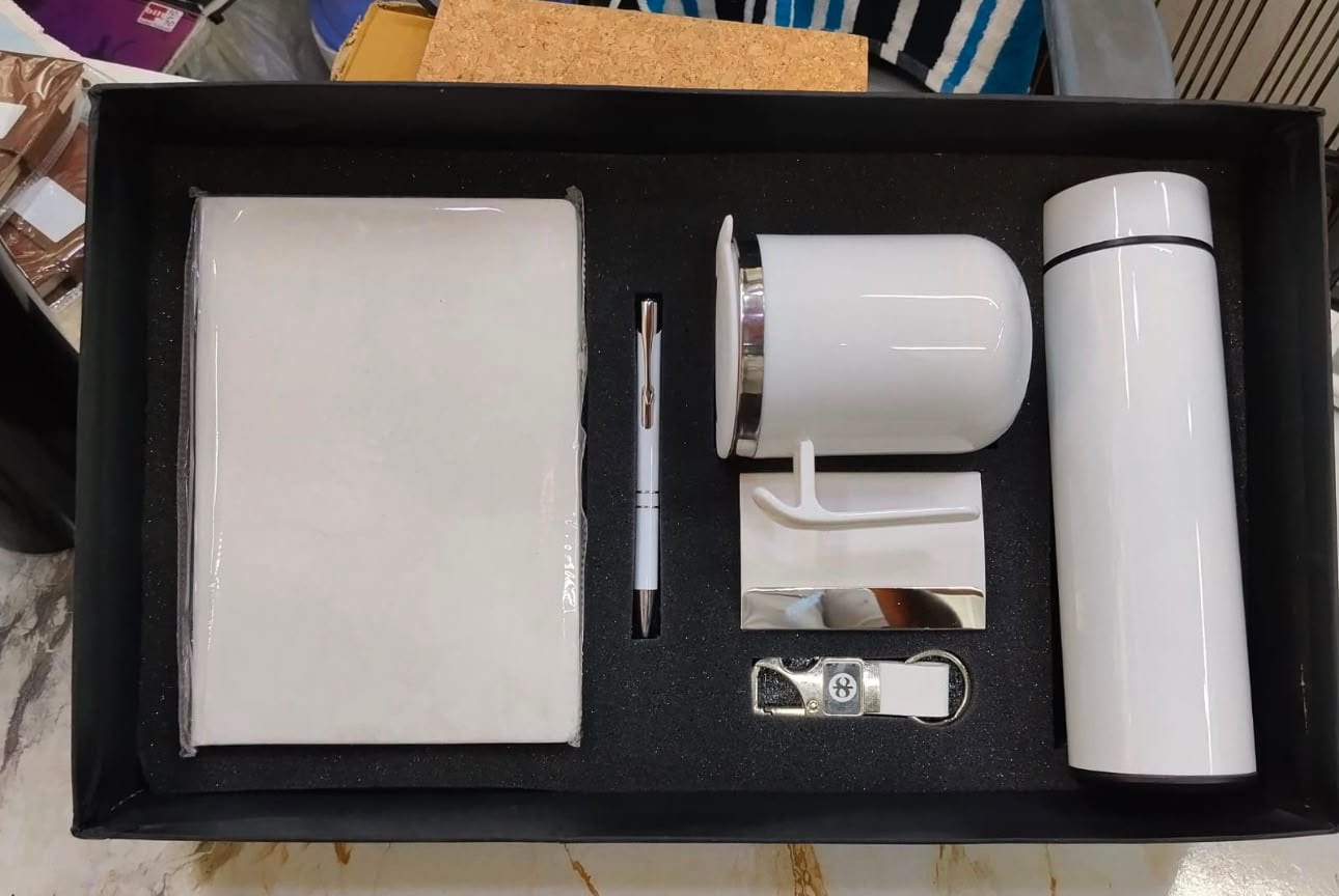 White Executive 6-Piece Gift Set